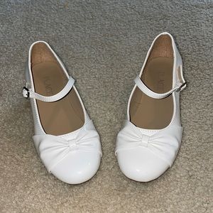 Beautiful Little Girls Size 13 White Patent Leather with Small Heel Dress Shoes